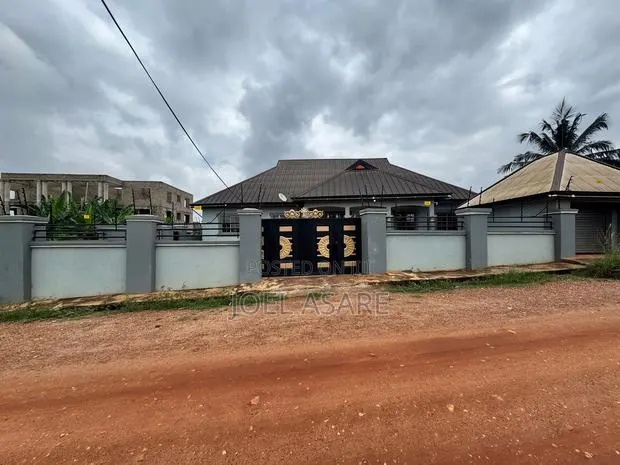 5bdrm House in Kumasi Metropolitan for sale · Photo 1