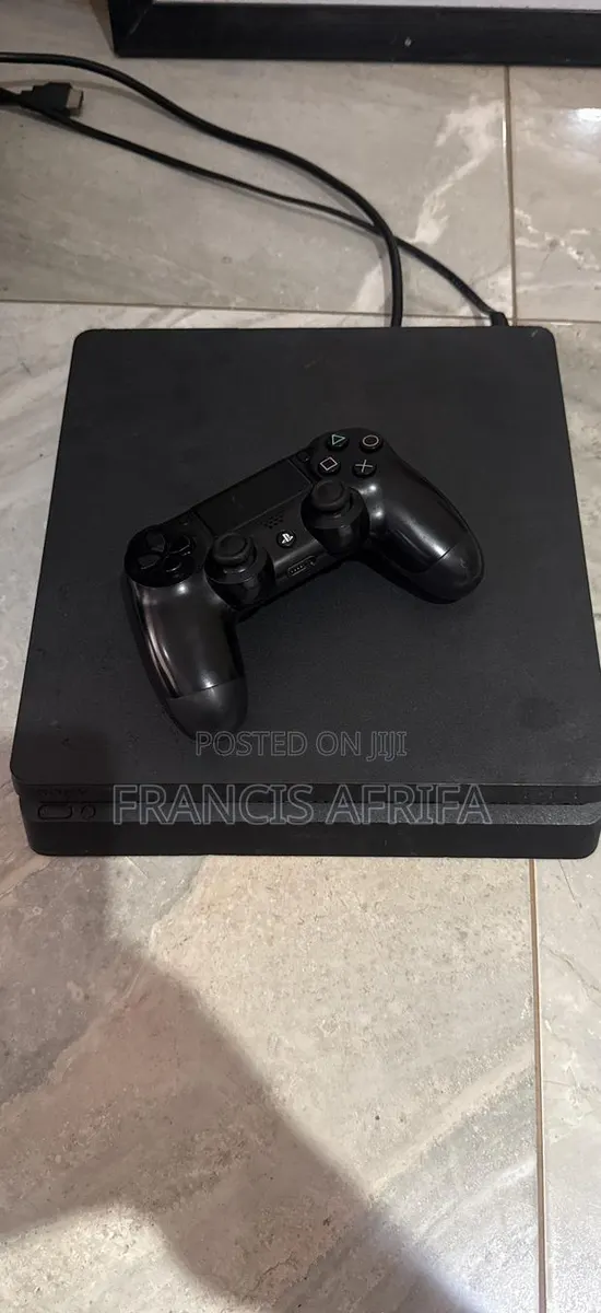 PlayStation 4 · Photo 1