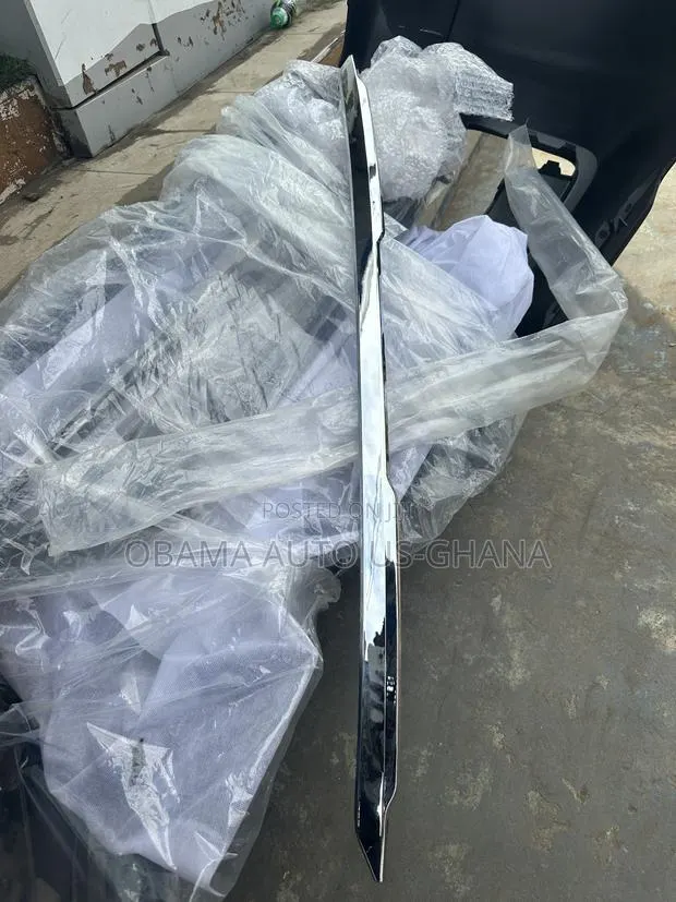 Nissan Rogue Bumper Chrome Moulding Shining Shiny 2017 2018 2019 2020 · Photo 1