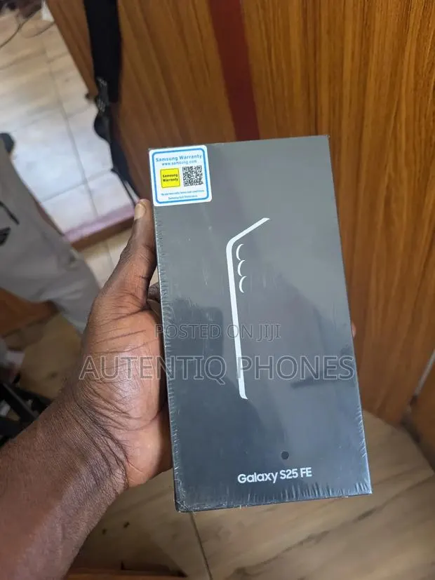 New Samsung Galaxy S25 FE 128 GB Black · Photo 1