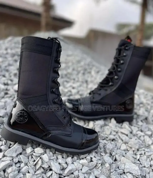 Army Strong Boot Mirror · Photo 1