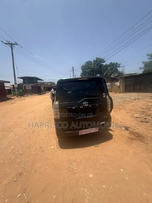 Toyota Voxy V 4WD 8-Seater 2012 Black · Photo 1
