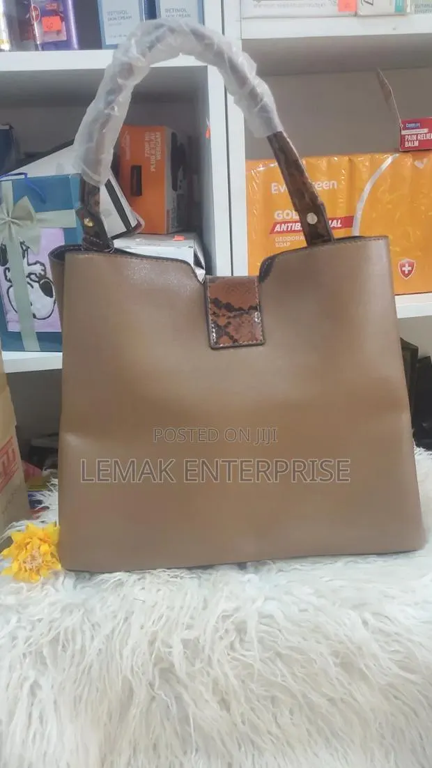 Pure Leather Shoulder Tote Brown Handbag · Photo 1