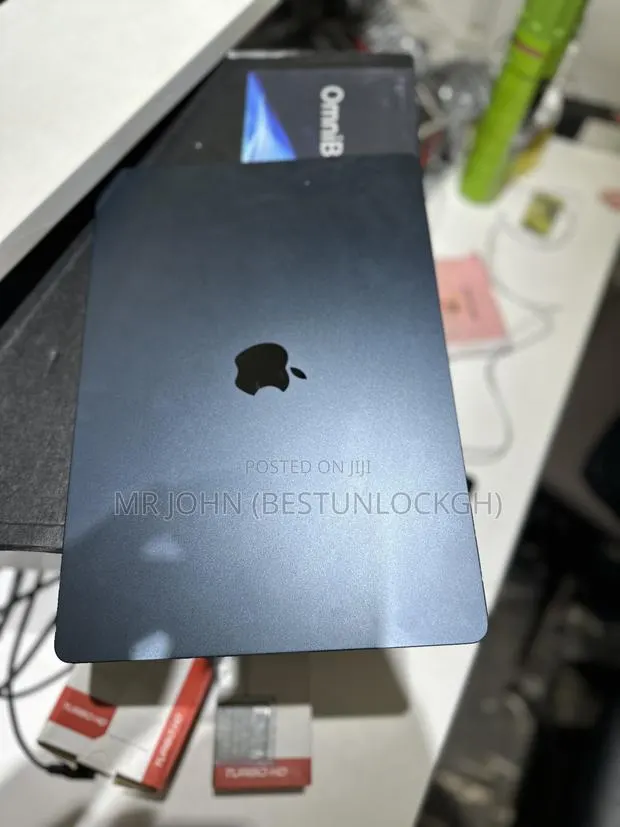 Laptop Apple MacBook Air 2025 M4 16GB Apple M4 SSD 256GB · Photo 1