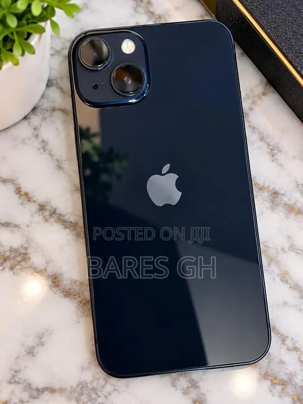 Apple iPhone 13 128 GB · Photo 1