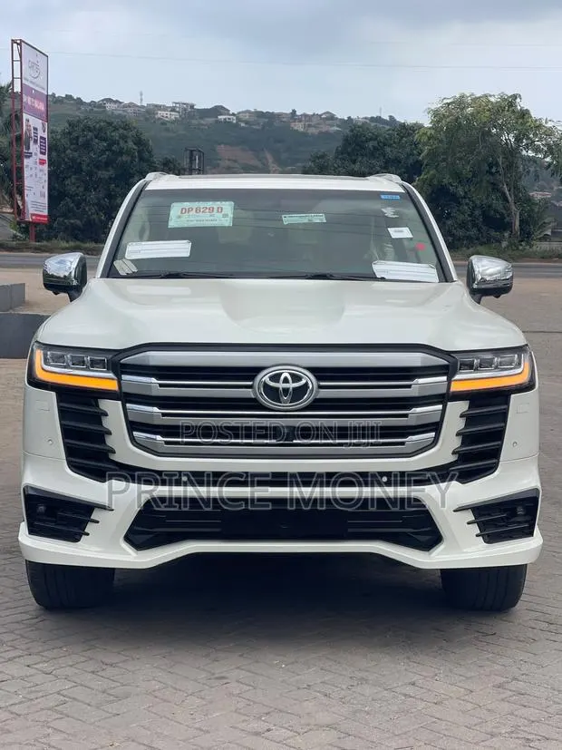 Toyota Land Cruiser 2022 White · Photo 1