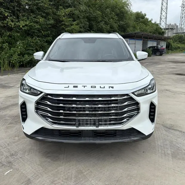 Jetour X70 Plus 1.6 6-Seater FWD 2022 White · Photo 2