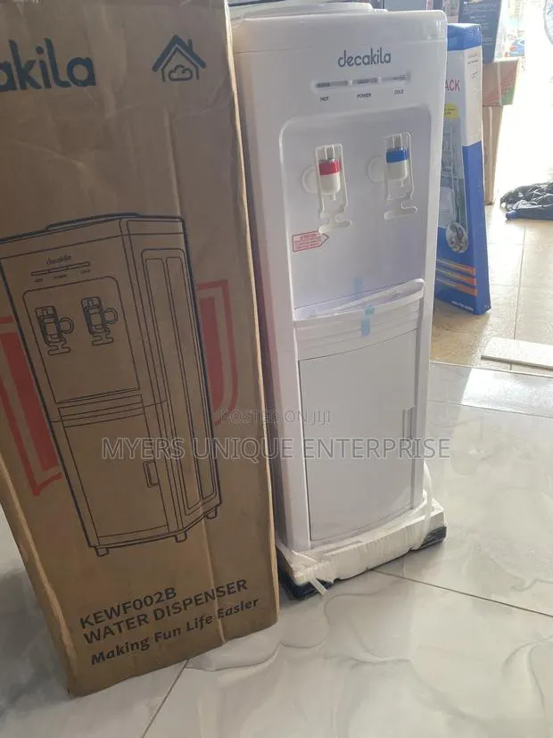 Water Dispenser With Child Safety Lock. Delivering for Free · Photo 1