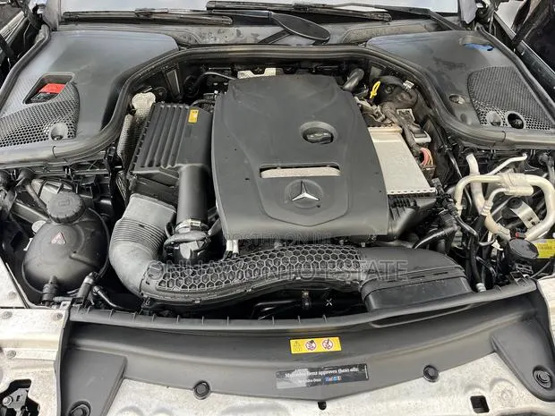 Mercedes-Benz E300 2019 Gray · Photo 1