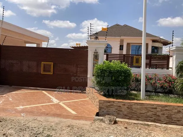 5bdrm Apartment in Paraku., Kumasi Metropolitan for sale
