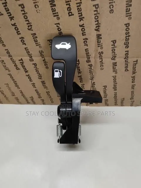Toyota Corolla Fuel and Boot Opener · Photo 1