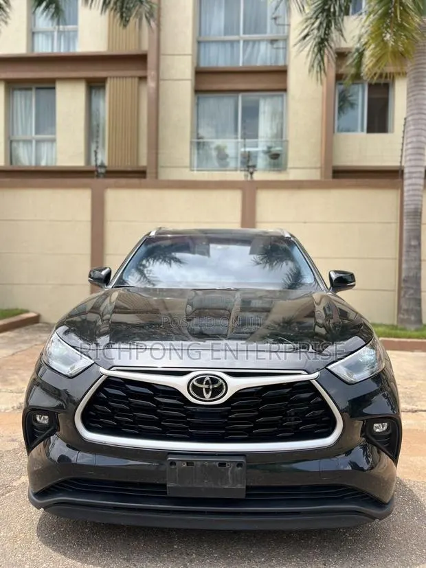 Toyota Highlander XLE 2022 Black · Photo 1