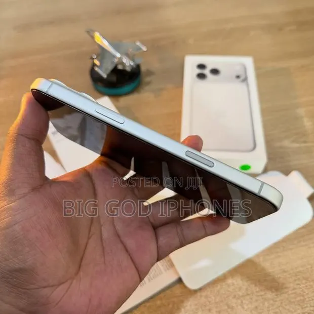Apple iPhone 17 Pro Max 256 GB Silver · Photo 1