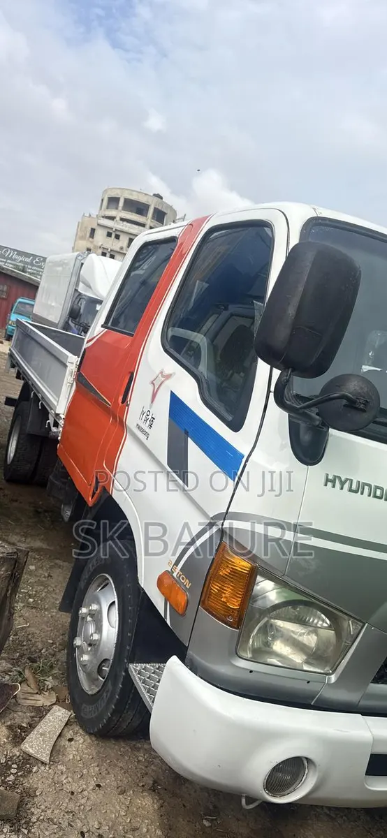 Hyundai Mighty Double Cabin · Photo 1