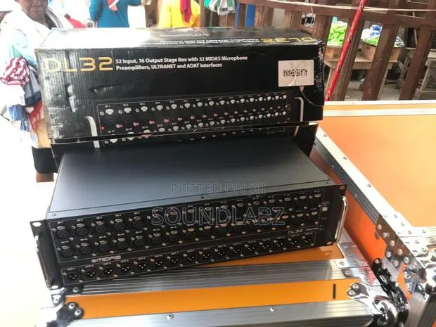 Midas Dl32 32-Input / 16-Output Stage Box · Photo 1