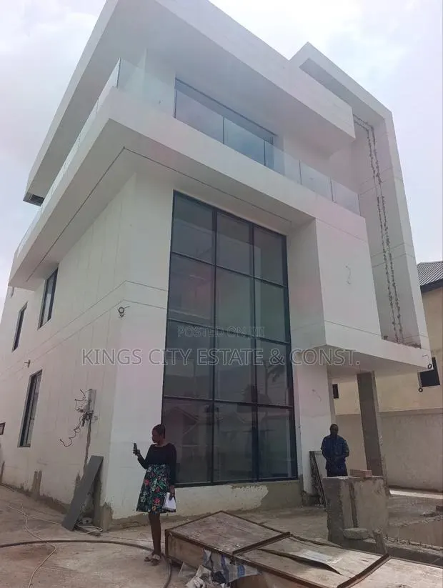 Furnished 5bdrm Mansion in Tantra Rd, Achimota for sale · Photo 1