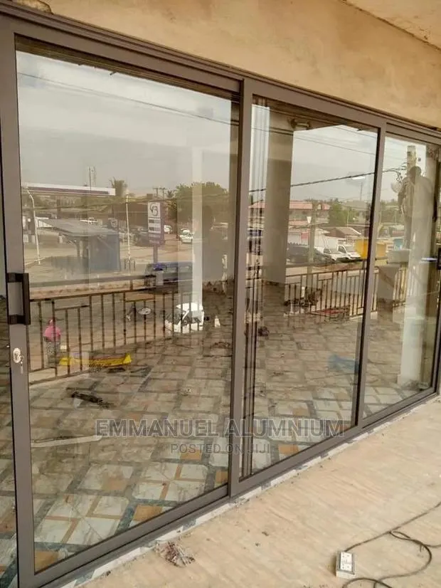 Italian 3 Base Aluminum Sliding Door · Photo 1