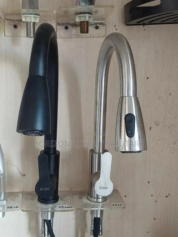 Luxury 360° Rotation Pullout Hot and Cold Kitchen Faucet · Photo 1