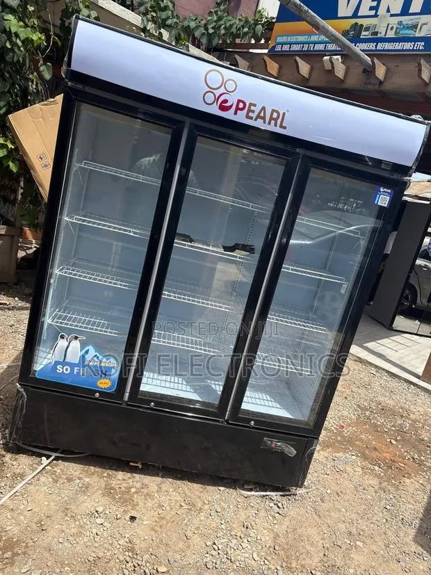 Pearl 780l Glass Top Freezer for Ice Cream Drinks · Photo 1