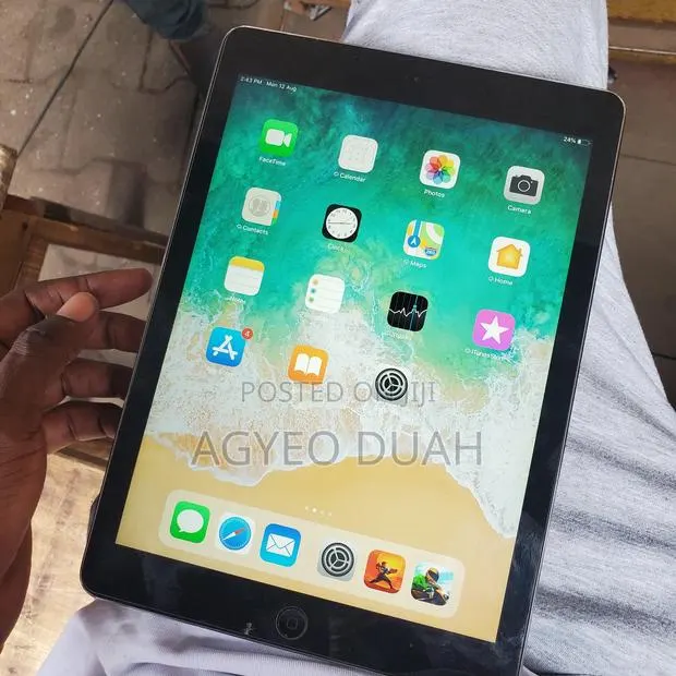 Apple iPad Air 32 GB Silver · Photo 1