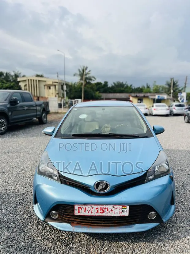 Toyota Vitz 1.3 AWD 5dr 2016 Blue · Photo 1