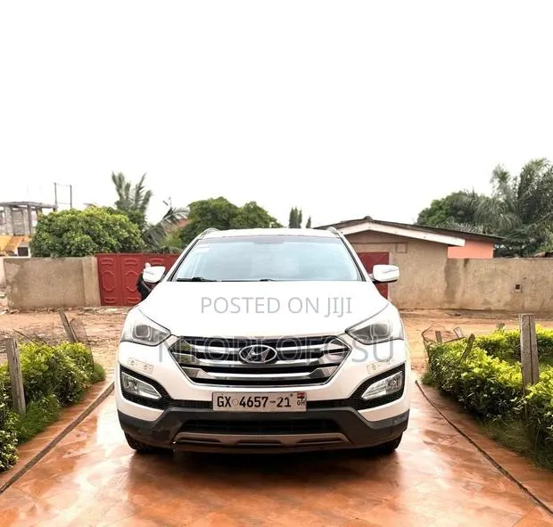 Hyundai Santa Fe SE 2012 White · Photo 1