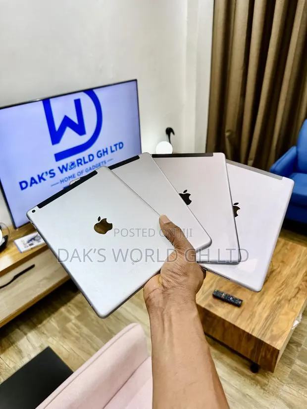 Apple iPad 9.7 32 GB Gray · Photo 1
