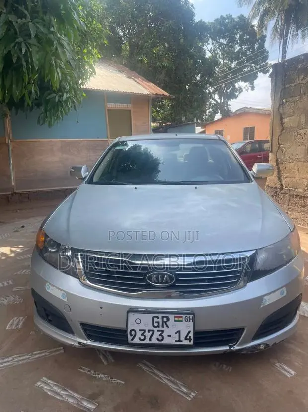 Kia Optima 2010 Silver · Photo 1