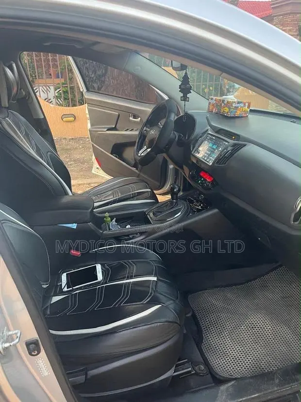 Kia Sportage EX 4dr SUV (2.4L 4cyl 6A) 2012 Silver · Photo 1