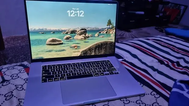 Laptop Apple MacBook Pro 2019 16GB Intel Core i9 SSD 512GB · Photo 1