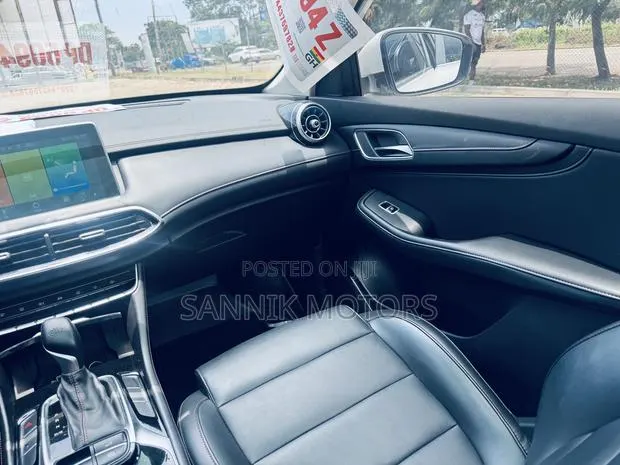 MG HS 20T DCT Deluxe 2019 White · Photo 1