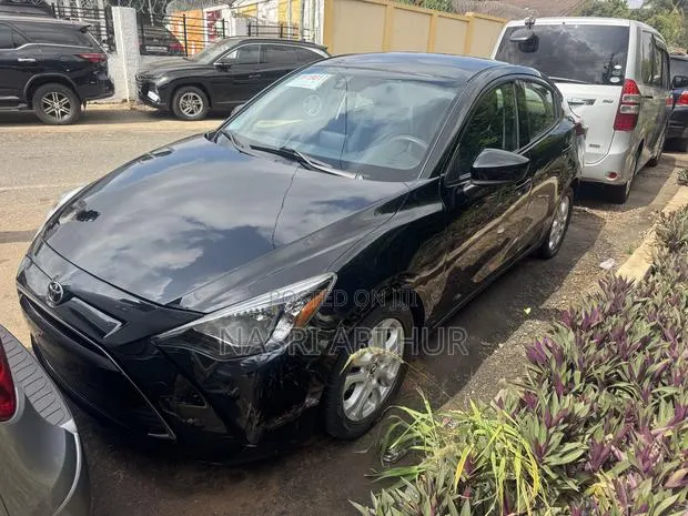 Toyota Yaris L Hatchback 5dr 2016 Black · Photo 1