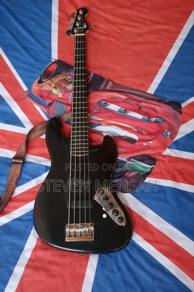 Fender Squire Jazz Bass v Deluxe Active/Passive · Photo 1