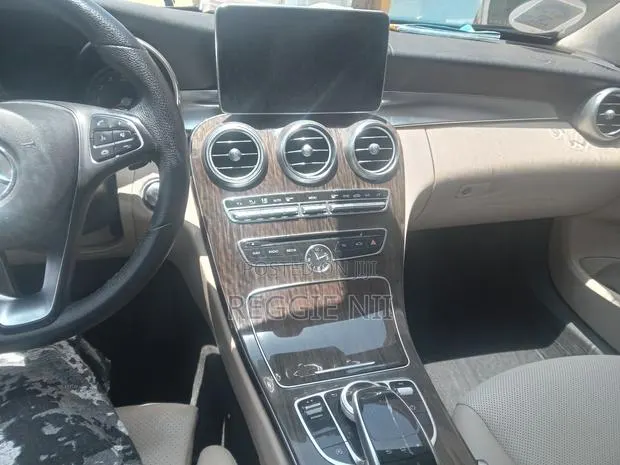 Mercedes-Benz C300 2017 White · Photo 1