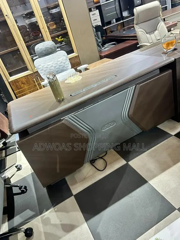 1.6m Executive L shapeOffice Table · Photo 1