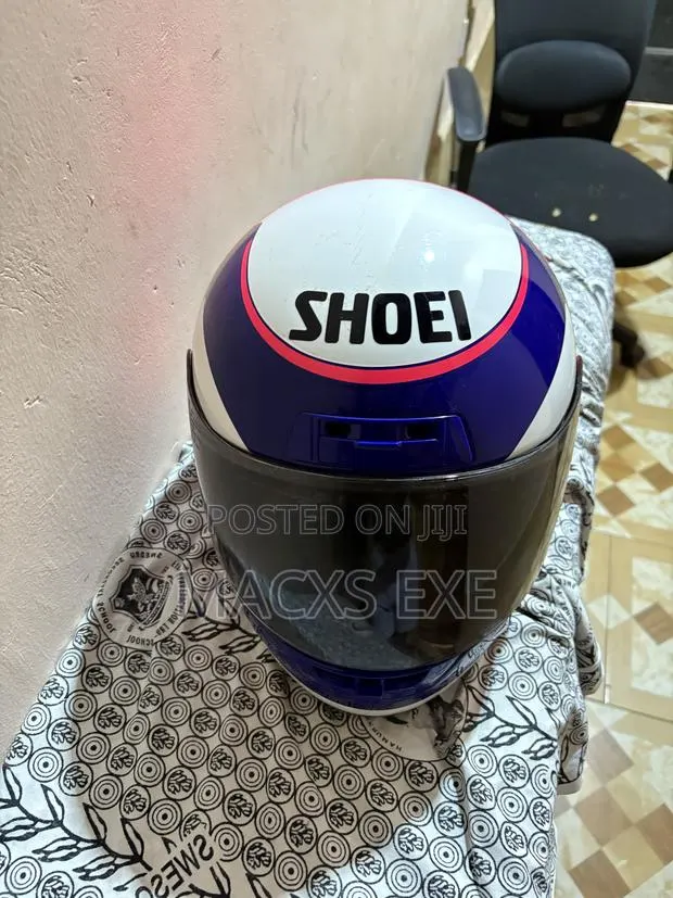 Shoei Motor Helmet · Photo 1