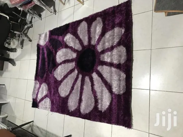 Woolen Carpet · Photo 1