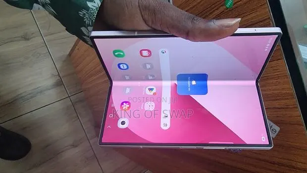 New Samsung Galaxy Z Fold6 256 GB Pink · Photo 1