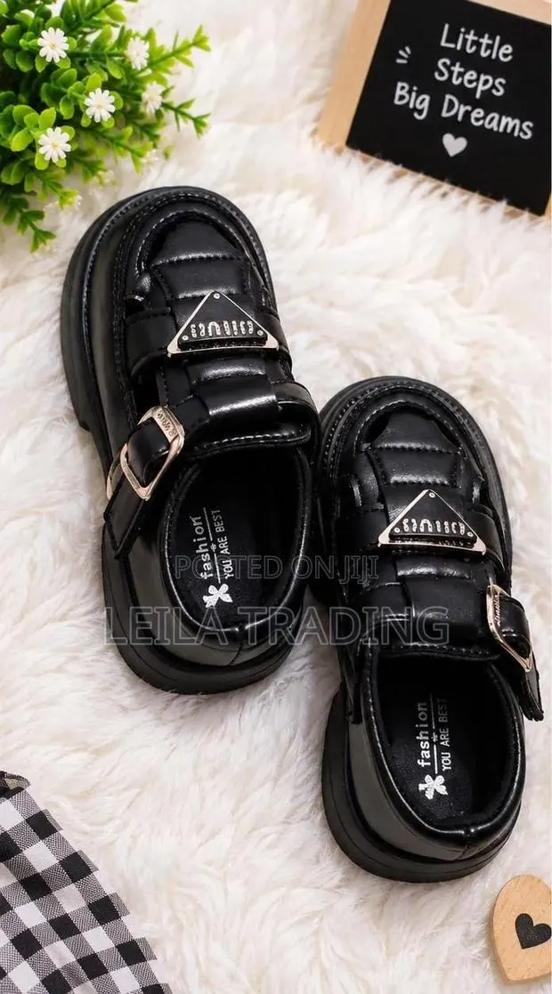 Black Shoe · Photo 1
