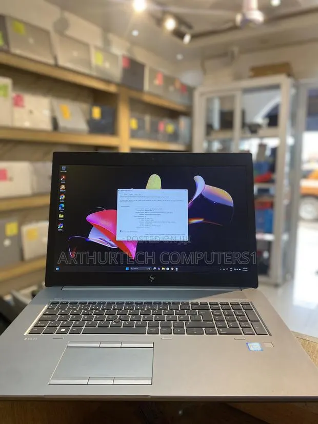 Laptop HP ZBook 17 G5 32GB Intel Xeon SSD 1T · Photo 1