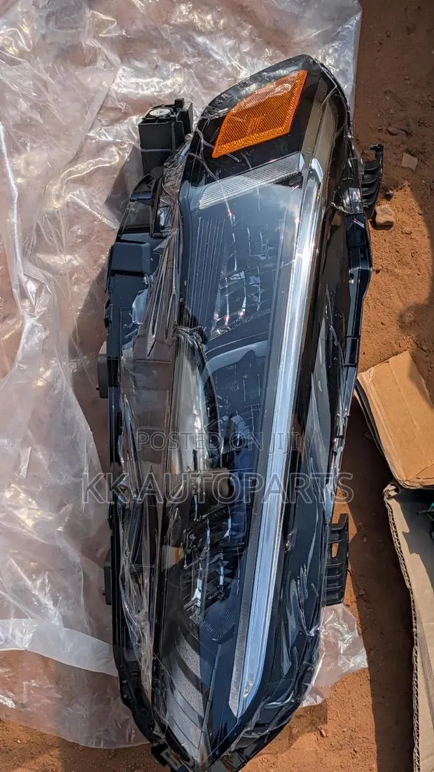 Honda Civic 2022,2023,2024,2025 Headlight · Photo 1