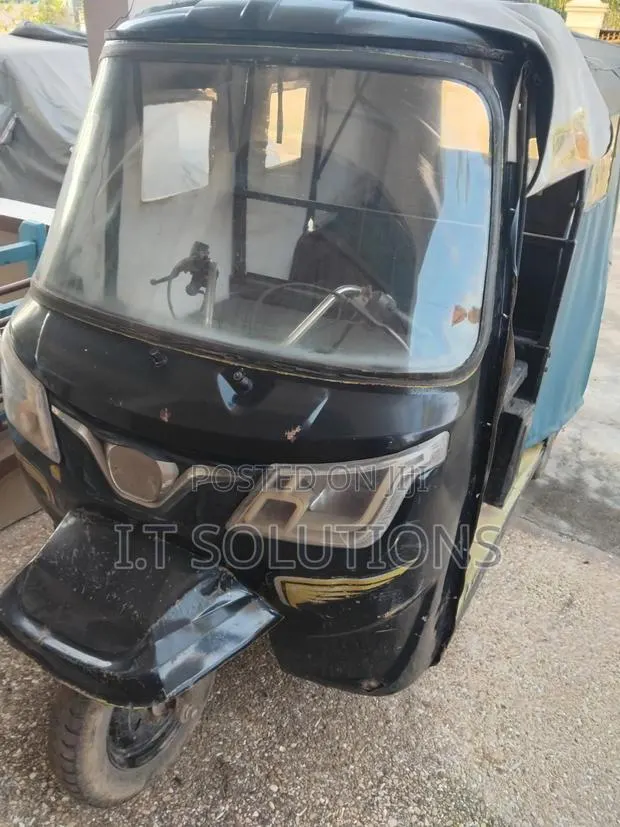 Bajaj RE 2021 Blue · Photo 1