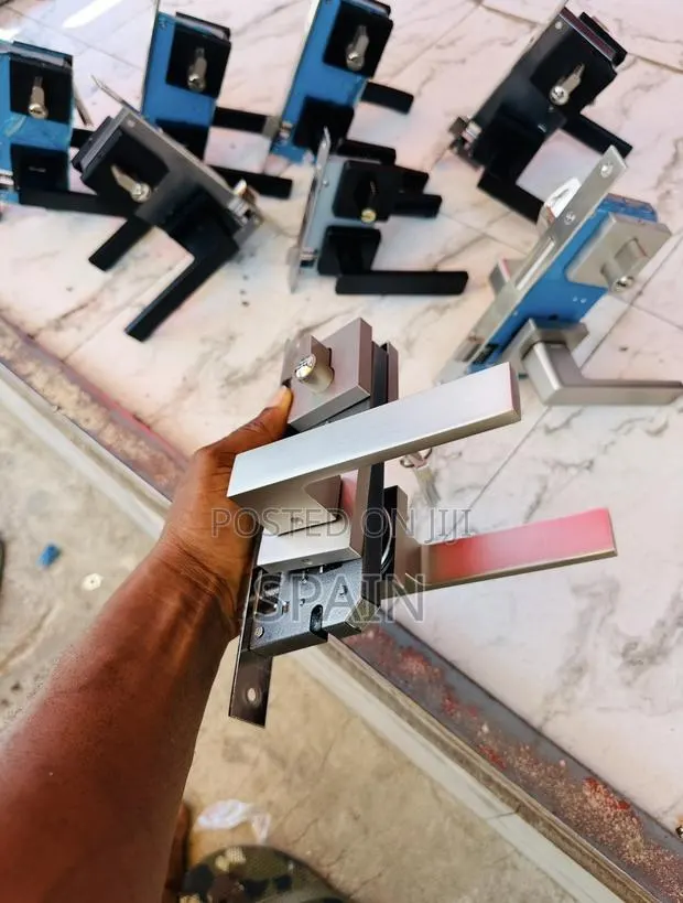 Security Door Lock With Hinges (Door Lock) · Photo 1