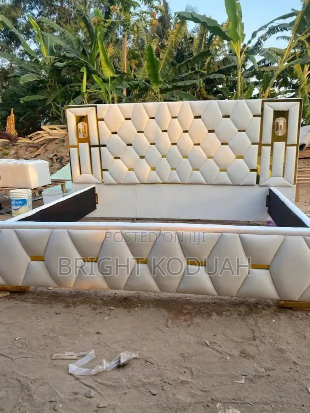 Big Head King Size Bed Frame · Photo 1