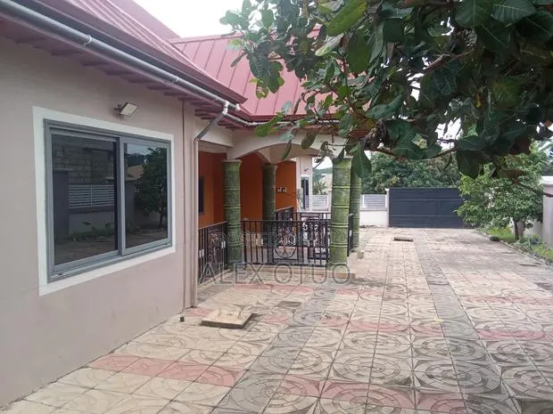 5bdrm House in Alex Otuo Properties, Ejisu-Juaben Municipal for sale · Photo 1