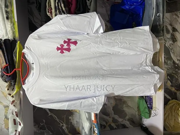 White Design T-Shirt · Photo 1