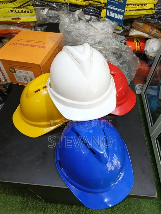 Unisex Helmet · Photo 1