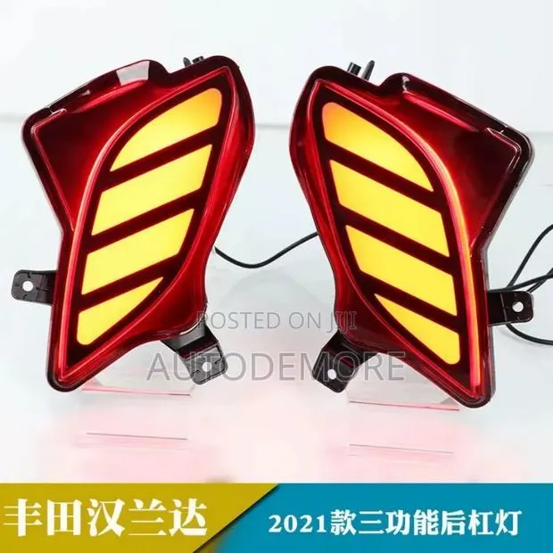 Toyota Highlander 2021 Rear Bumper Reflector Led · Photo 1