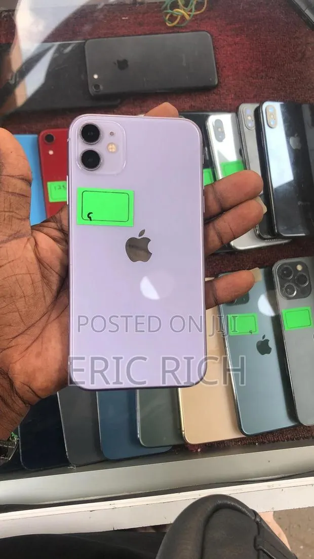 Apple iPhone 11 64 GB Purple · Photo 1