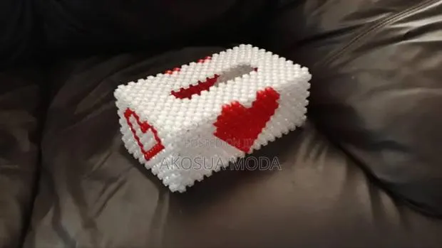 Beaded Tissuebox · Photo 1